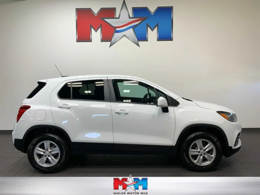 2021 Chevrolet Trax LS photo 1