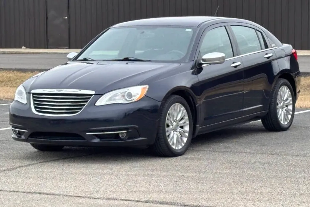 2012 Chrysler 200 Limited photo 1