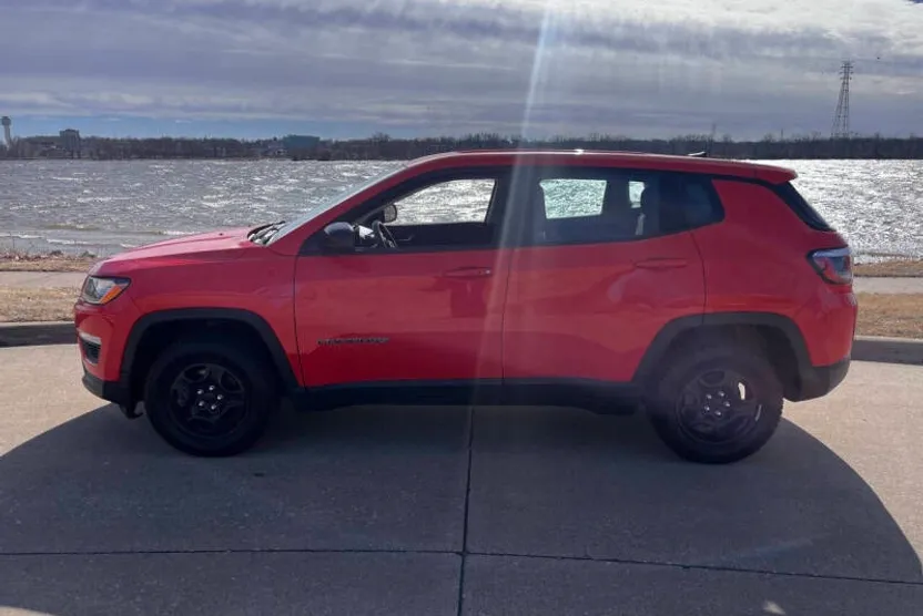 2018 Jeep Compass Sport photo 1