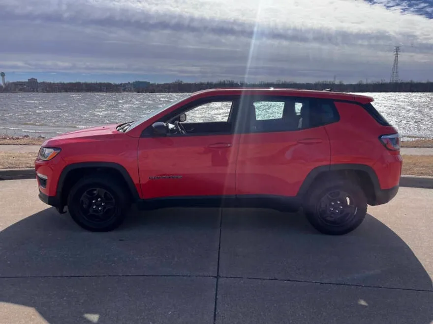 2018 Jeep Compass Sport photo 1