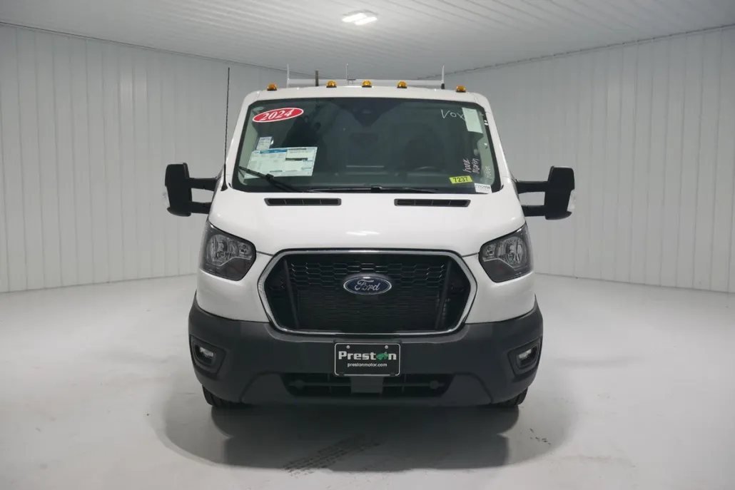 2024 Ford Transit Cutaway photo 1