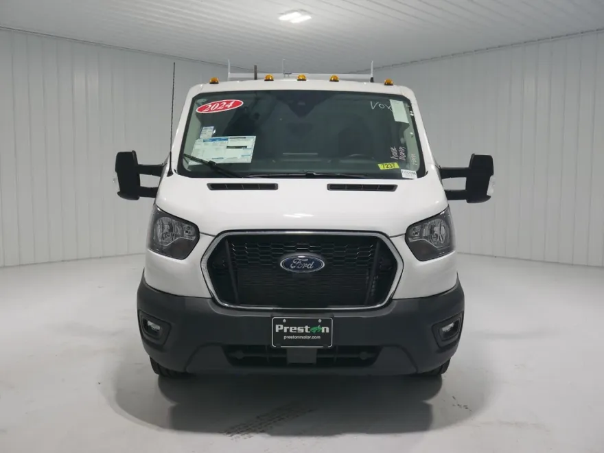 2024 Ford Transit Cutaway photo 1