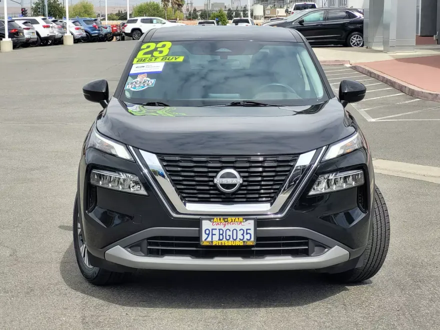 2023 Nissan Rogue SV photo 1