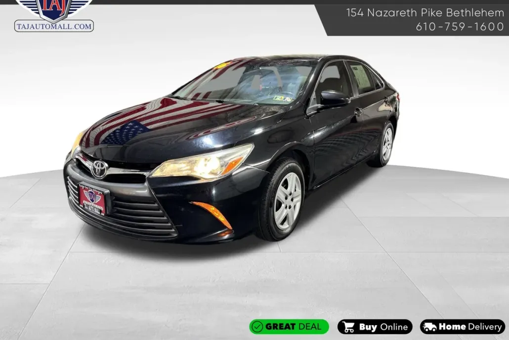 2016 Toyota Camry LE photo 1