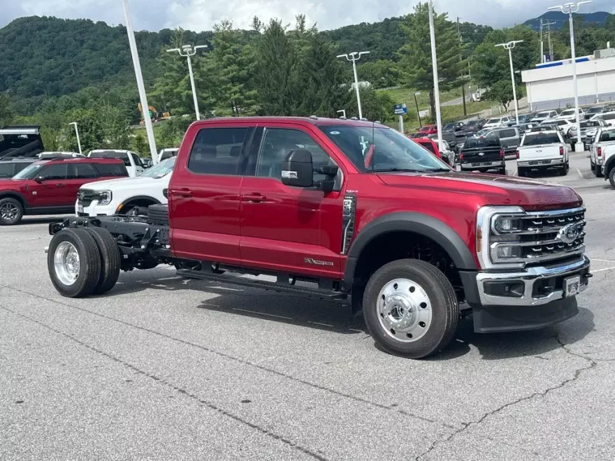 2025 Ford F-550 Lariat photo 1