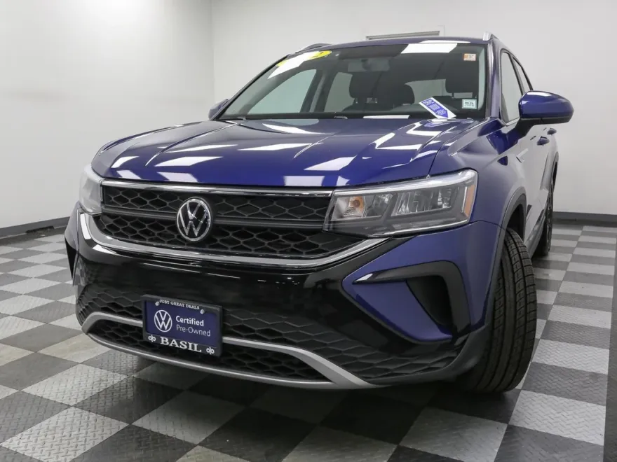 2022 Volkswagen Taos SE photo 1