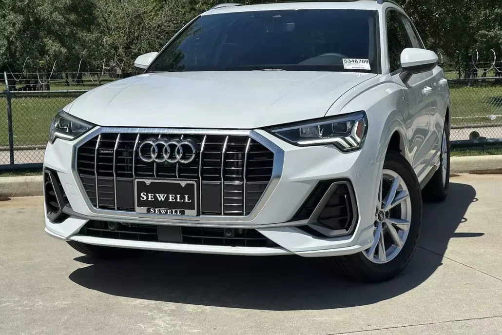 2025 Audi Q3 45 TFSI S line Premium photo 1