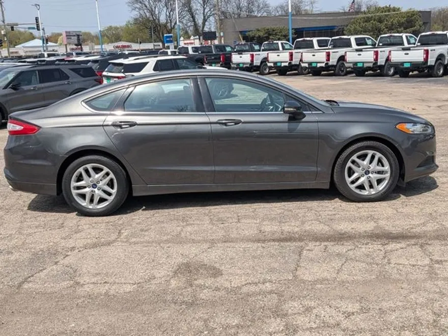 2016 Ford Fusion SE photo 1