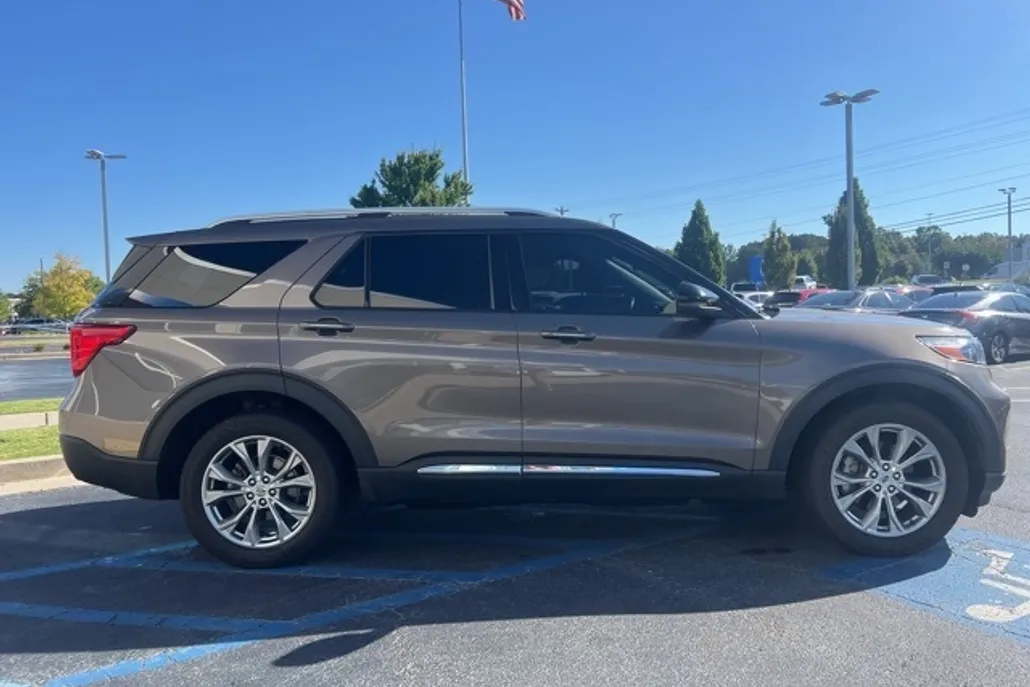 2021 Ford Explorer Limited photo 1