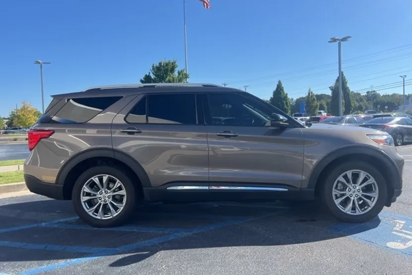 2021 Ford Explorer Limited photo 1