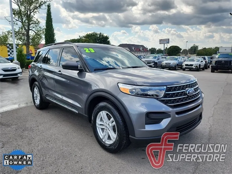 2023 Ford Explorer XLT photo 1