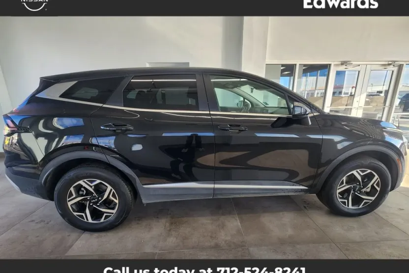 2024 Kia Sportage LX photo 1