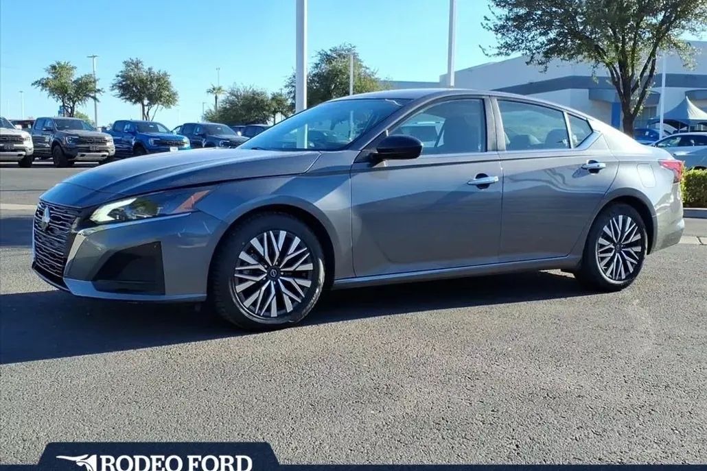 2024 Nissan Altima 2.5 SV photo 1