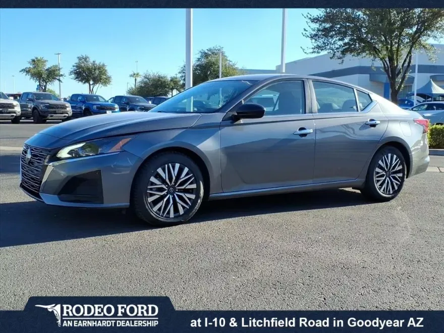 2024 Nissan Altima 2.5 SV photo 1