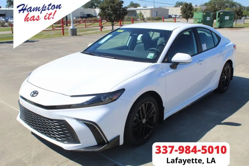 2026 Toyota Camry SE photo 1