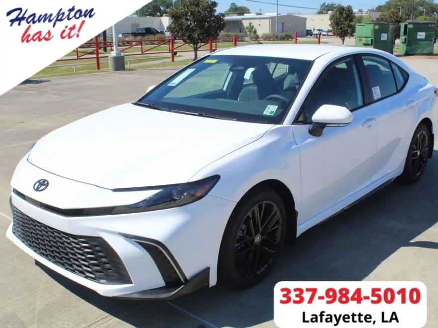 2026 Toyota Camry SE photo 1