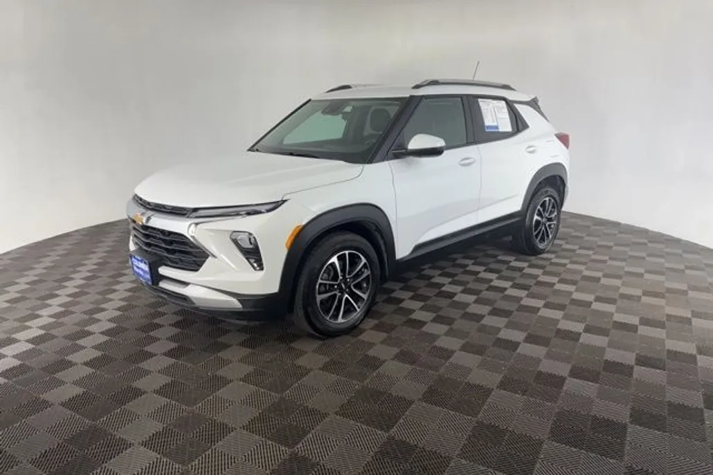 2025 Chevrolet Trailblazer LT photo 1