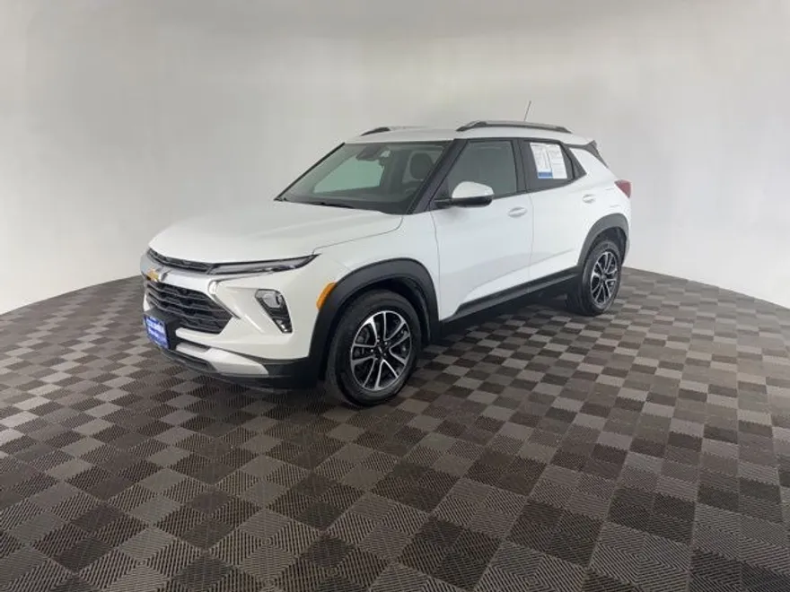 2025 Chevrolet Trailblazer LT photo 1