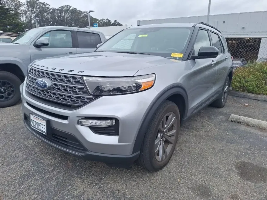 2022 Ford Explorer XLT photo 1