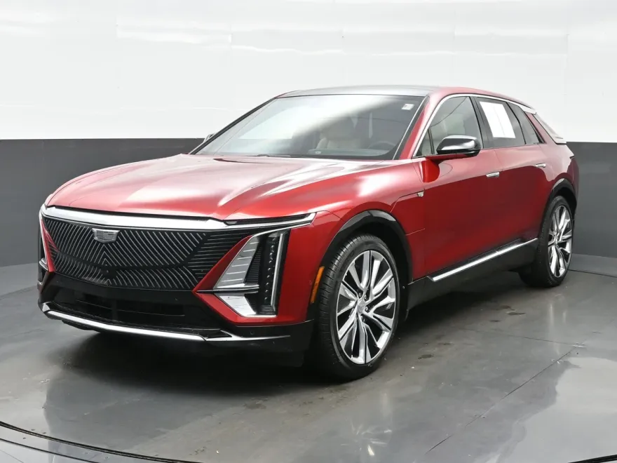 2024 Cadillac Lyriq Luxury photo 1