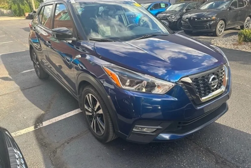 2019 Nissan Kicks SR photo 1
