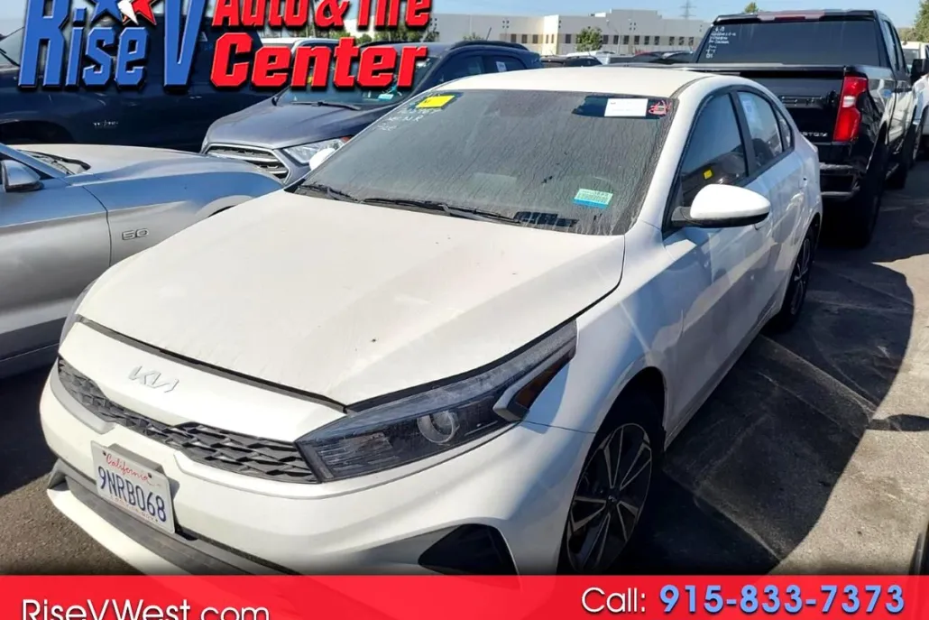 2024 Kia Forte LXS photo 1
