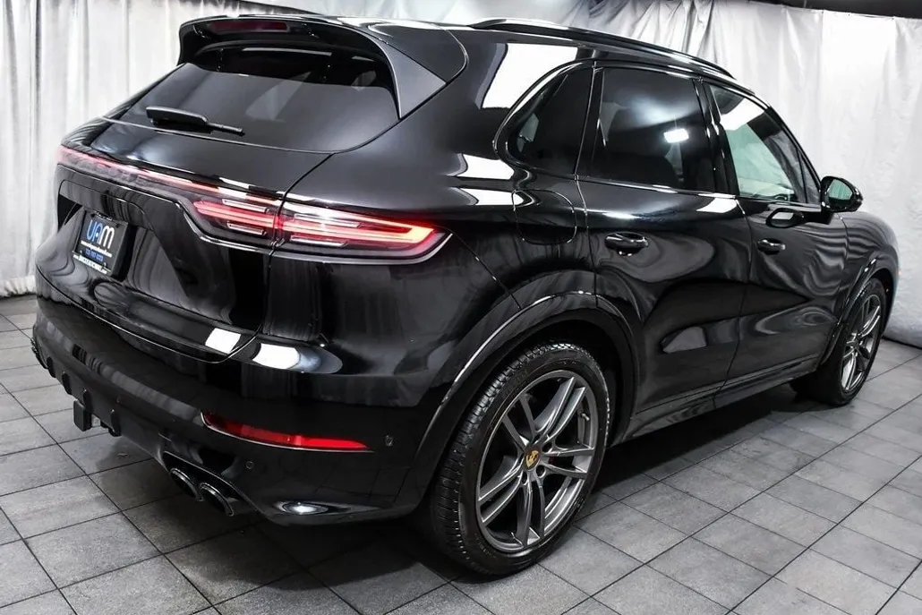 2022 Porsche Cayenne GTS photo 1
