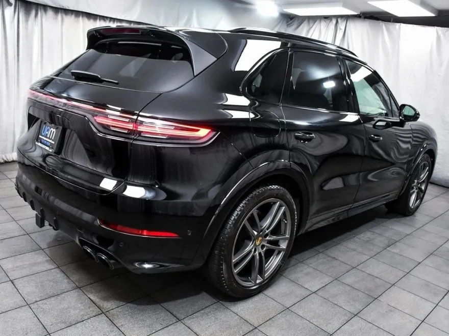 2022 Porsche Cayenne GTS photo 1