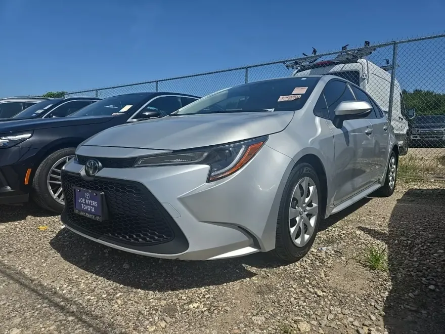 2022 Toyota Corolla LE photo 1