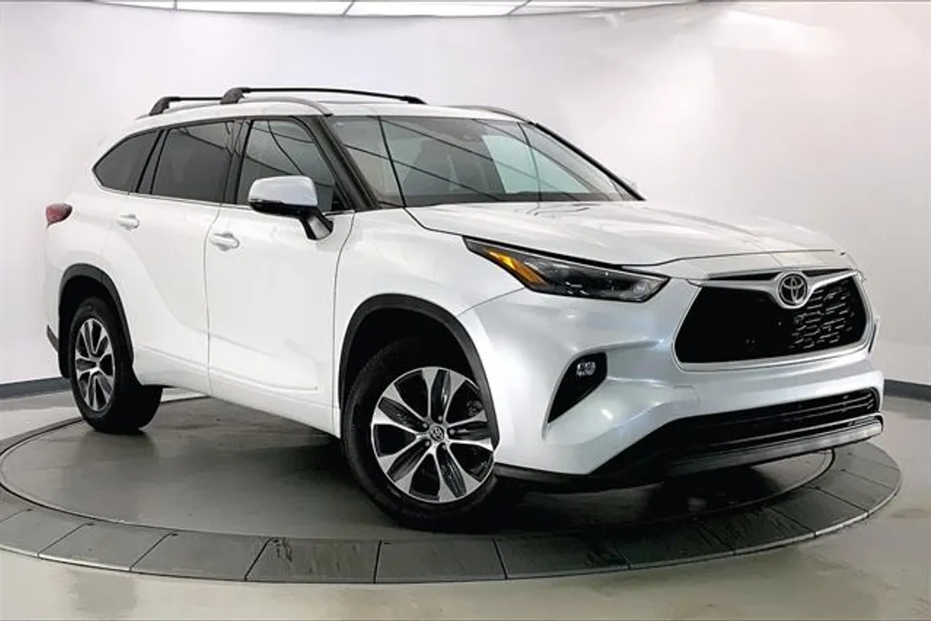 2022 Toyota Highlander XLE photo 1