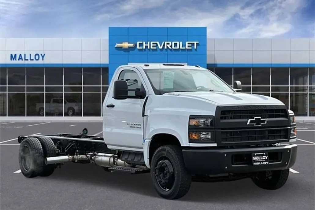2024 Chevrolet Silverado 6500HD Work Truck photo 1
