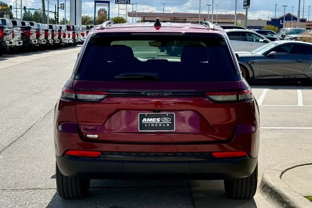 2023 Jeep Grand Cherokee Altitude photo 1