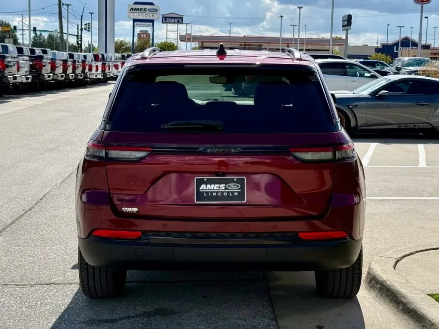 2023 Jeep Grand Cherokee Altitude photo 1