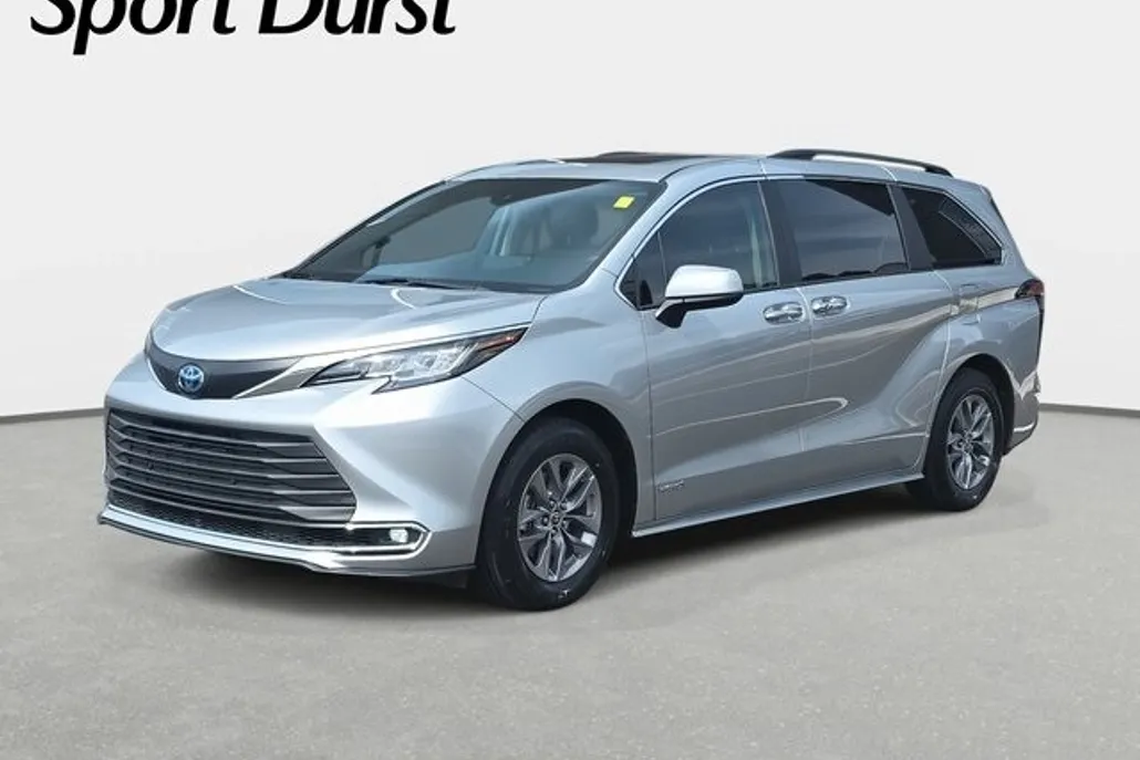 2021 Toyota Sienna XLE photo 1