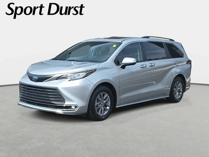 2021 Toyota Sienna XLE photo 1