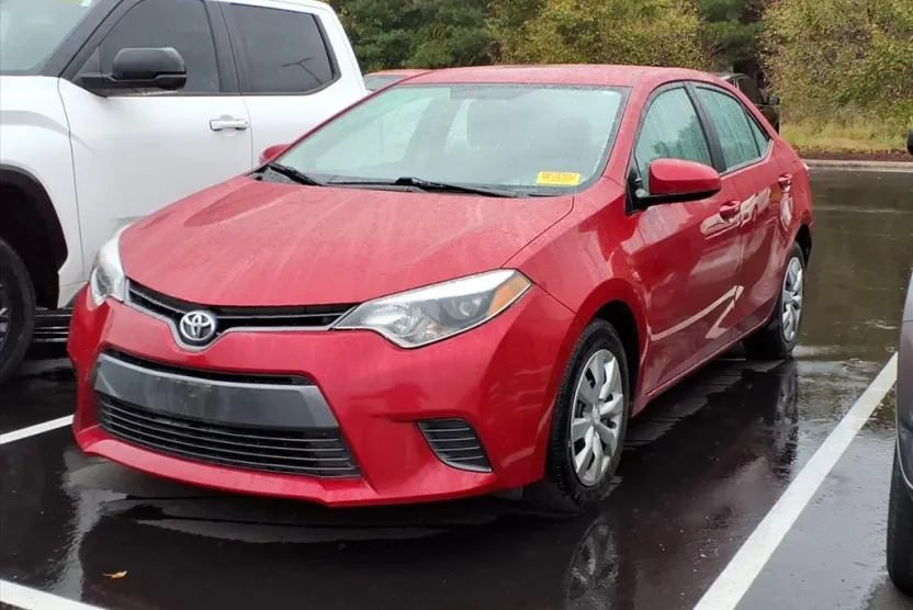 2015 Toyota Corolla LE photo 1
