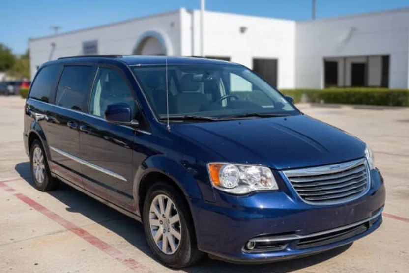 2015 Chrysler Town & Country Touring photo 1
