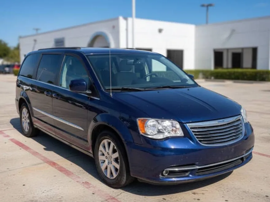 2015 Chrysler Town & Country Touring photo 1