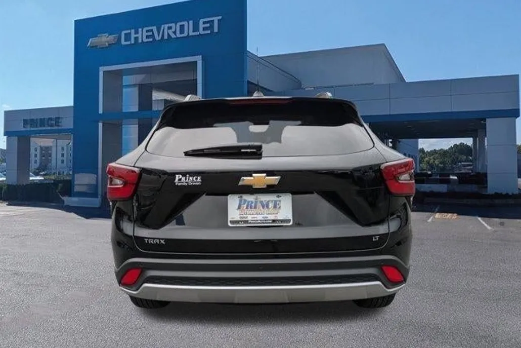 2025 Chevrolet Trax LT photo 1
