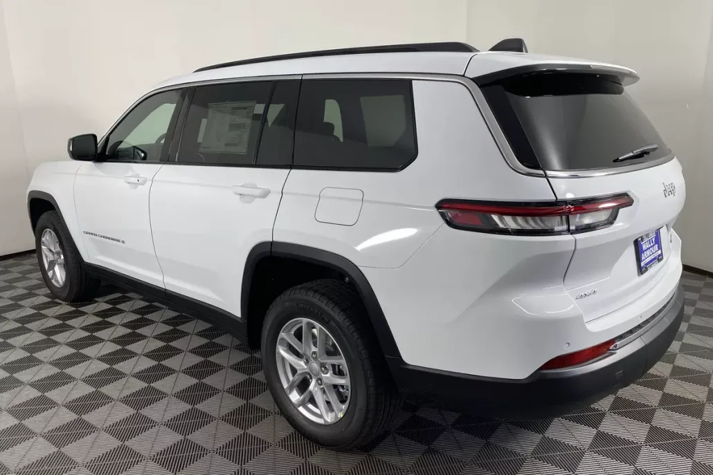 2025 Jeep Grand Cherokee Laredo Altitude photo 1