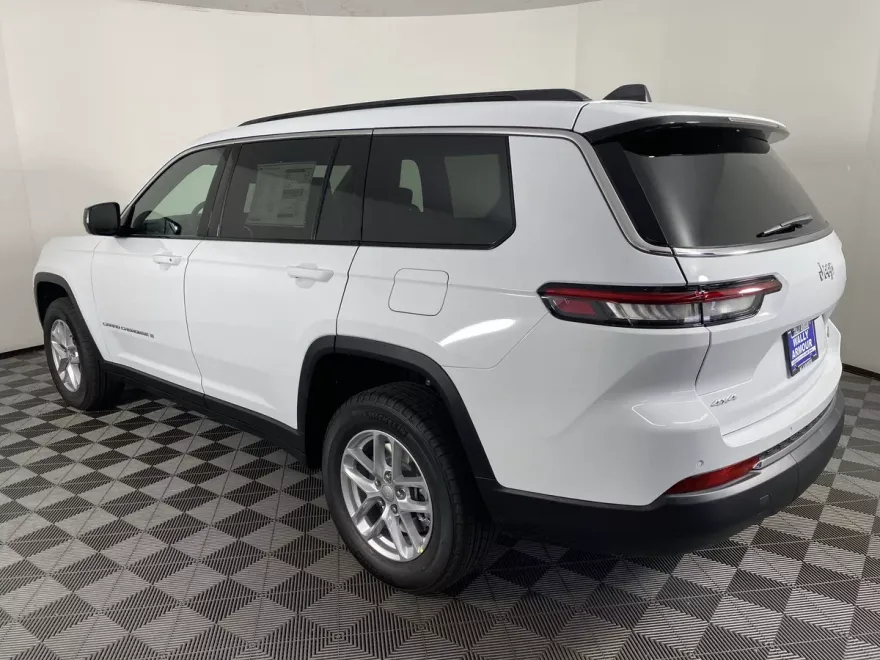 2025 Jeep Grand Cherokee Laredo Altitude photo 1