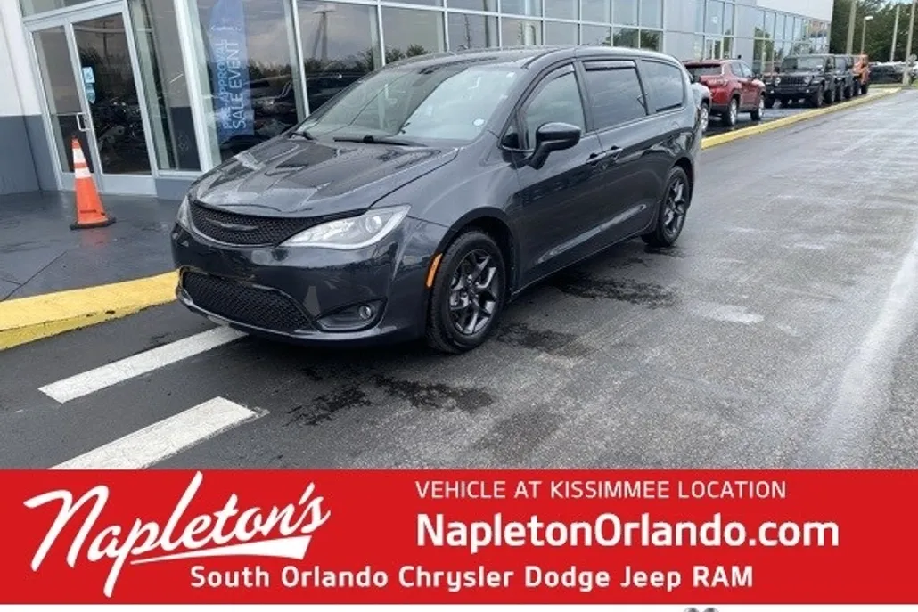 2019 Chrysler Pacifica Touring Plus photo 1