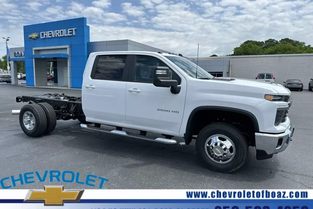 2025 Chevrolet Silverado 3500HD LT photo 1