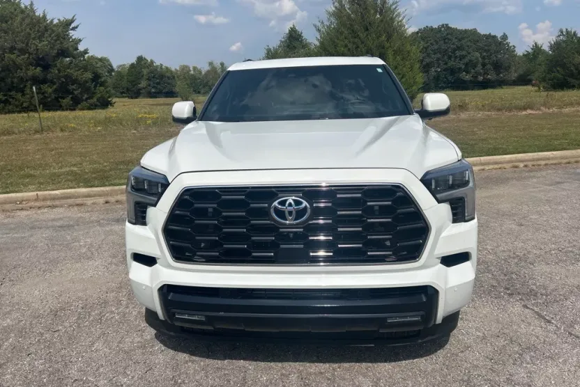 2023 Toyota Sequoia Platinum photo 1