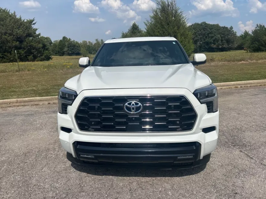 2023 Toyota Sequoia Platinum photo 1
