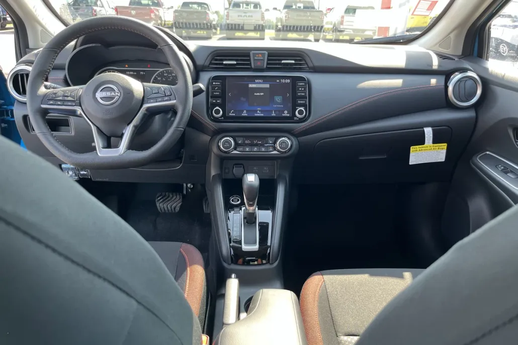 2025 Nissan Versa SR photo 1