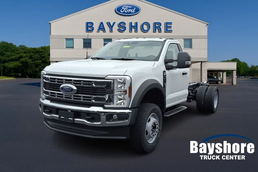 2025 Ford F-600 photo 1