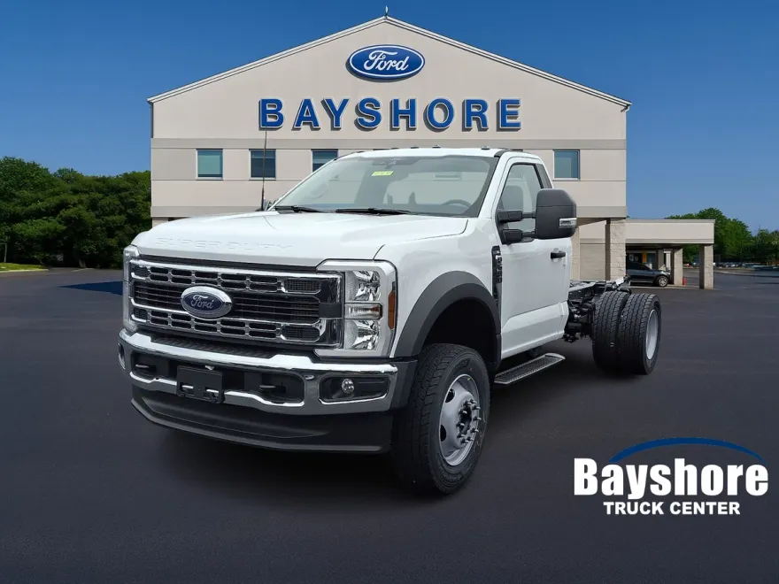 2025 Ford F-600 photo 1