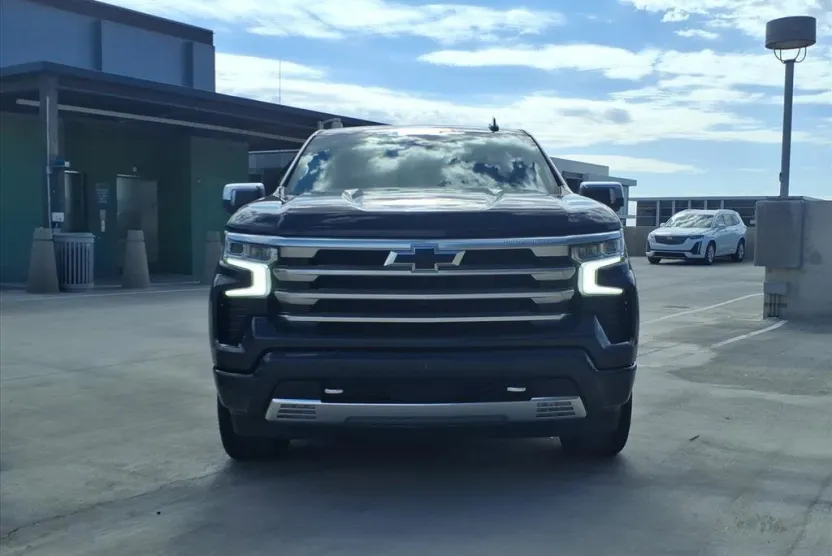 2023 Chevrolet Silverado 1500 High Country photo 1