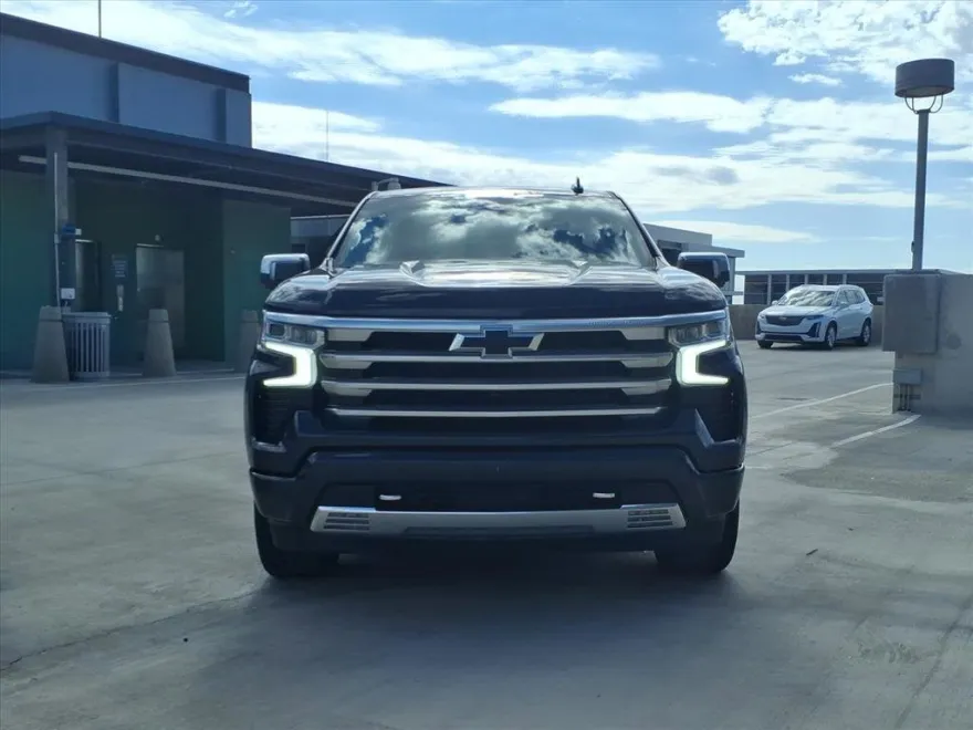 2023 Chevrolet Silverado 1500 High Country photo 1